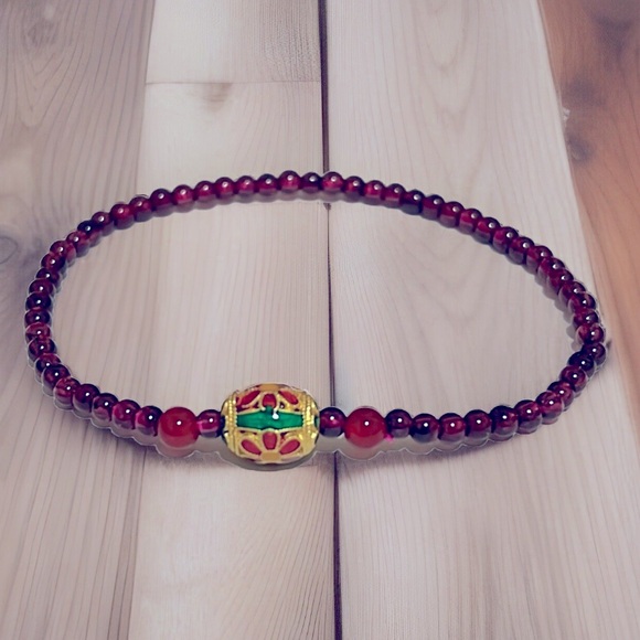 ELEGANT RED GARNET NEPALESE BEAD STRETCHY BRACELET - Picture 1 of 4